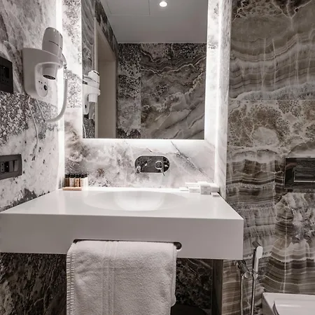 Mazur Hotel *
